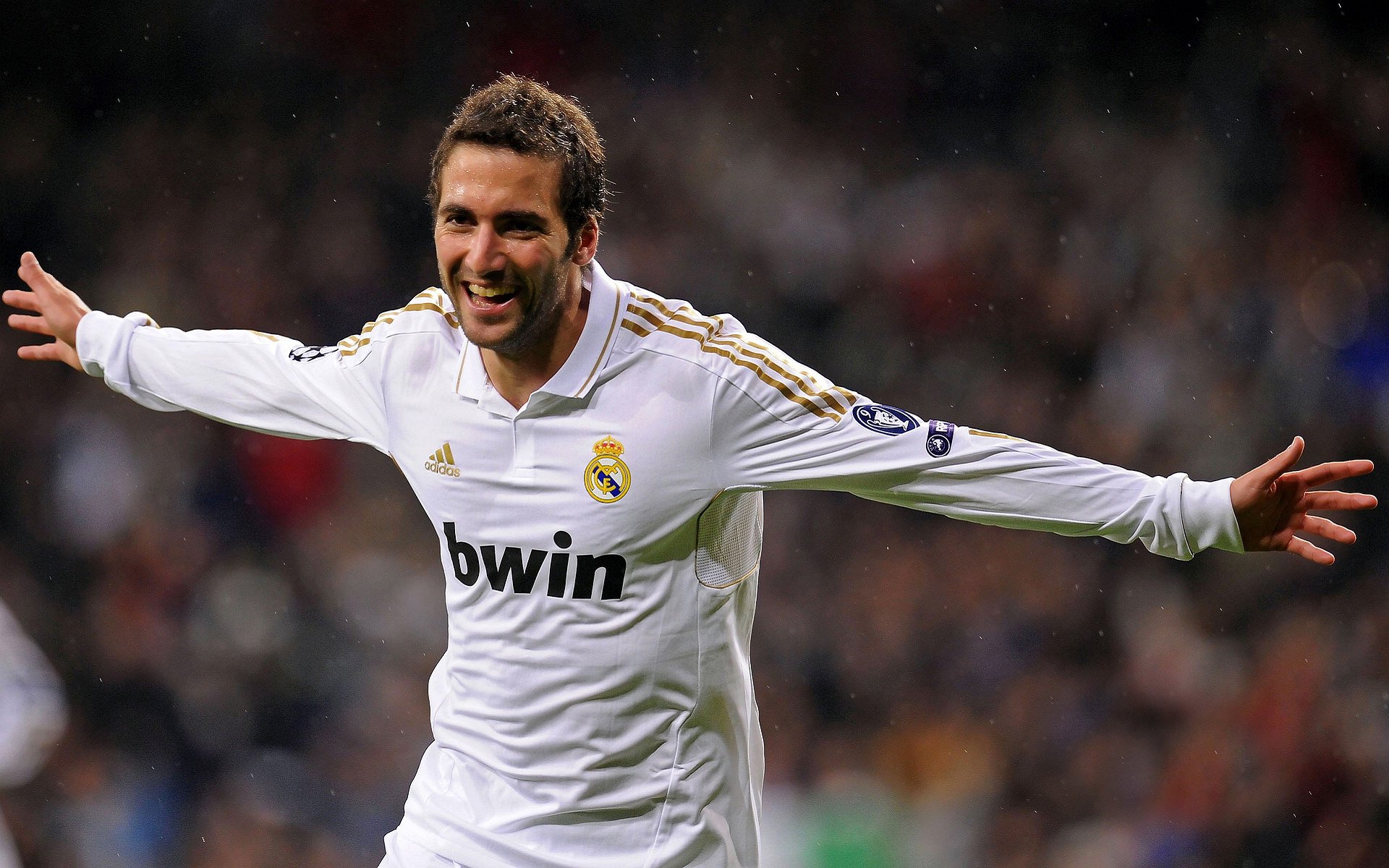 老豪门与新王者的两线战争,巴萨强压下的欧洲余威,与维尼修斯在国家德比的王权接管