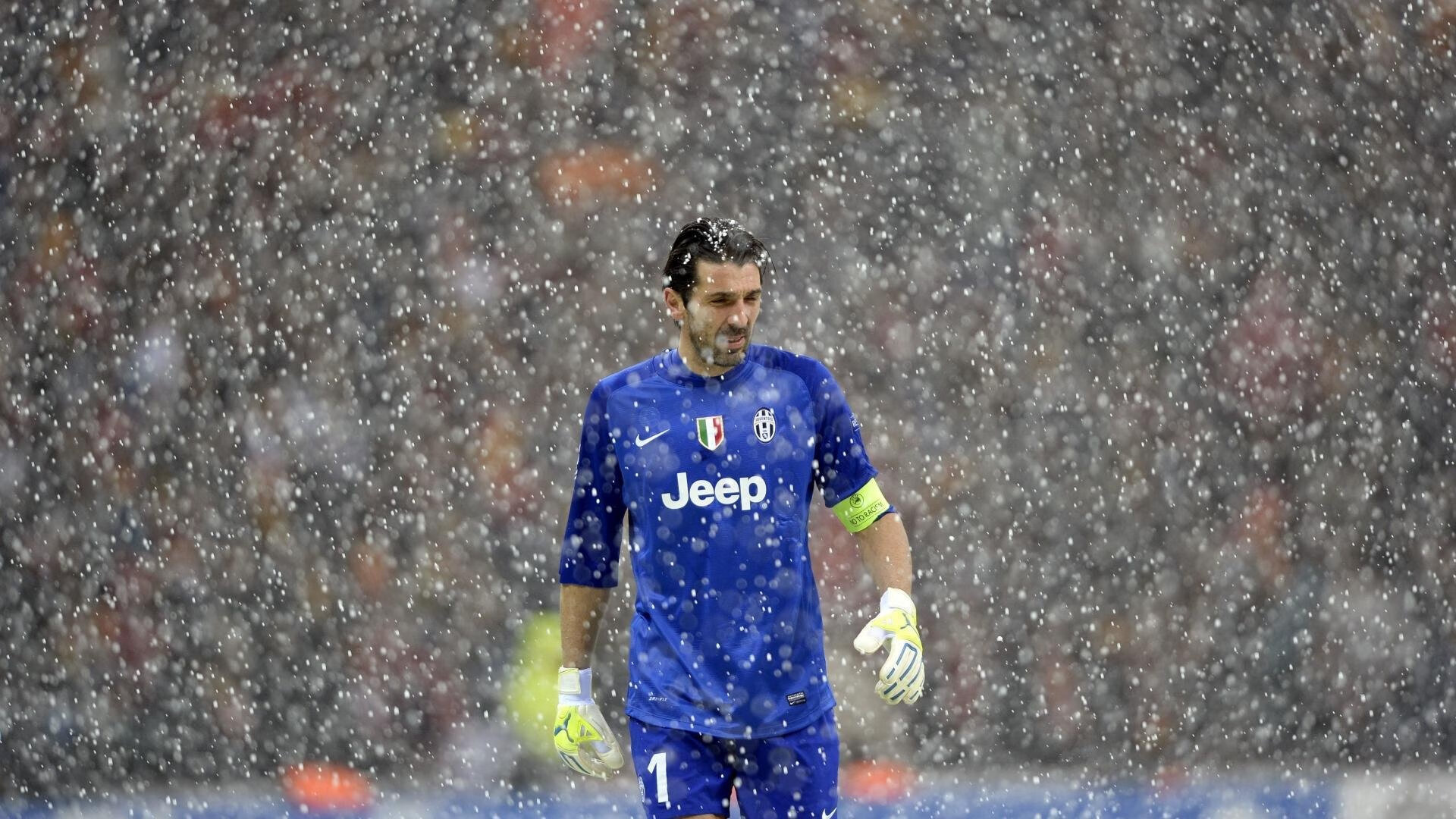 弗拉霍维奇超神之夜！欧冠双响炮射落马赛，尤文2-1攻陷希腊