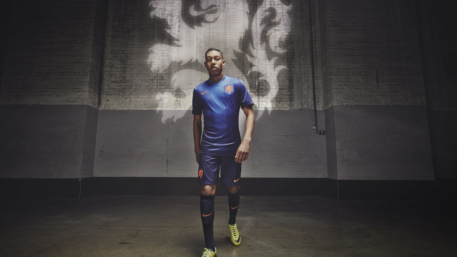 开云体育入口-从僚机到战神，F1揭幕战之夜，阿克如何以一人之力扛起一支车队的荣光？