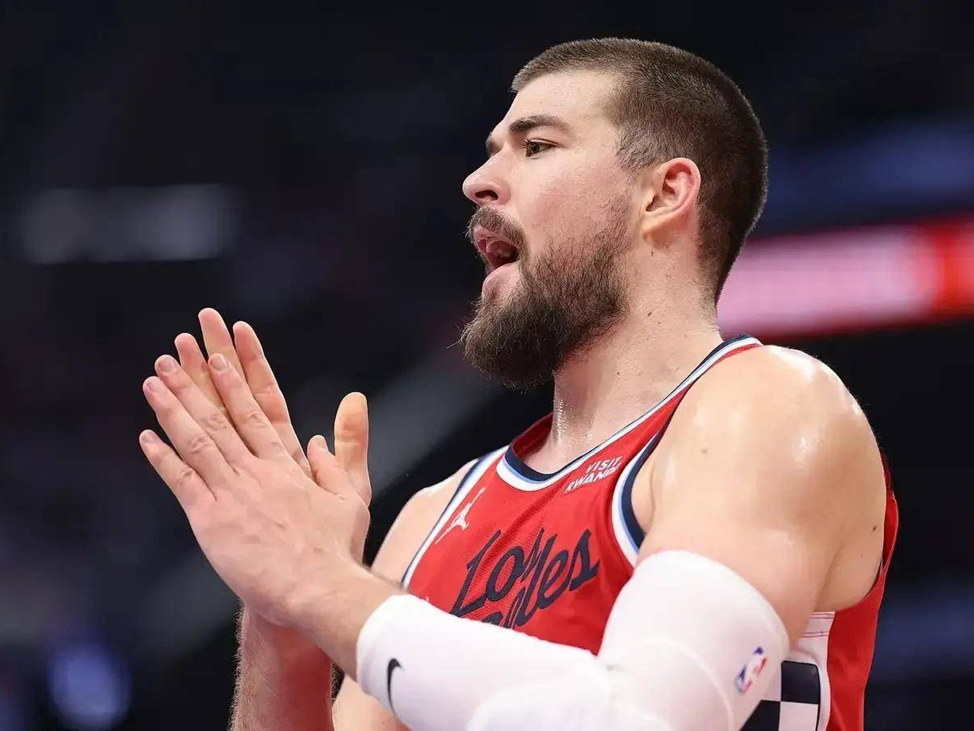 开云体育app-天才魔术师哈利伯顿掀翻钢铁防线，深圳一战击碎浙江不败金身！